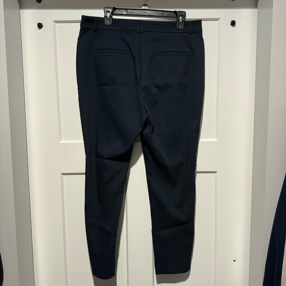 LIKE NEW. The Loft Curvy Sutton Skinny Pant - Picture 6 of 8